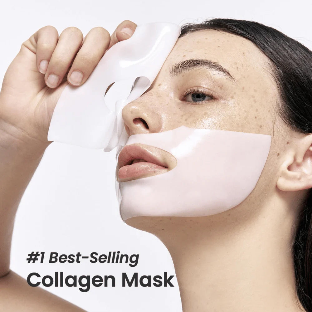 Kvinde lægger Biodance Bio Collagen Real Deep Mask i klar gel på ansigtet for dyb hudpleje og fugtboost.