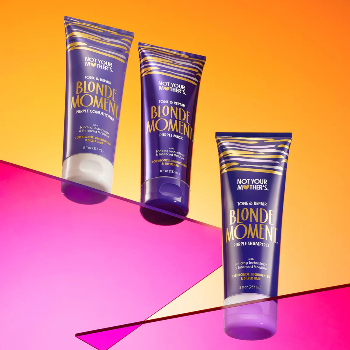 Not Your Mother's Blonde Moment lilla shampoo, conditioner og maske mod farverig orange og pink baggrund.